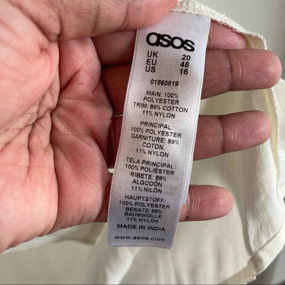 White / Off-white Flowy tunic drapey sleeveless blouse - Picture 8 of 9